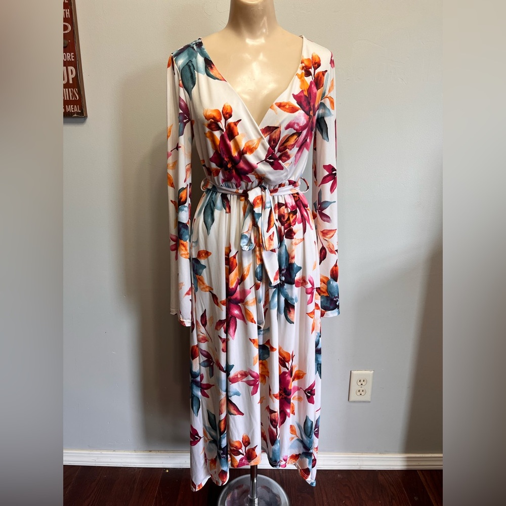 PINK BLUSH brand beautiful long dress 💜floral print, with waist tie ☺️ SZ M